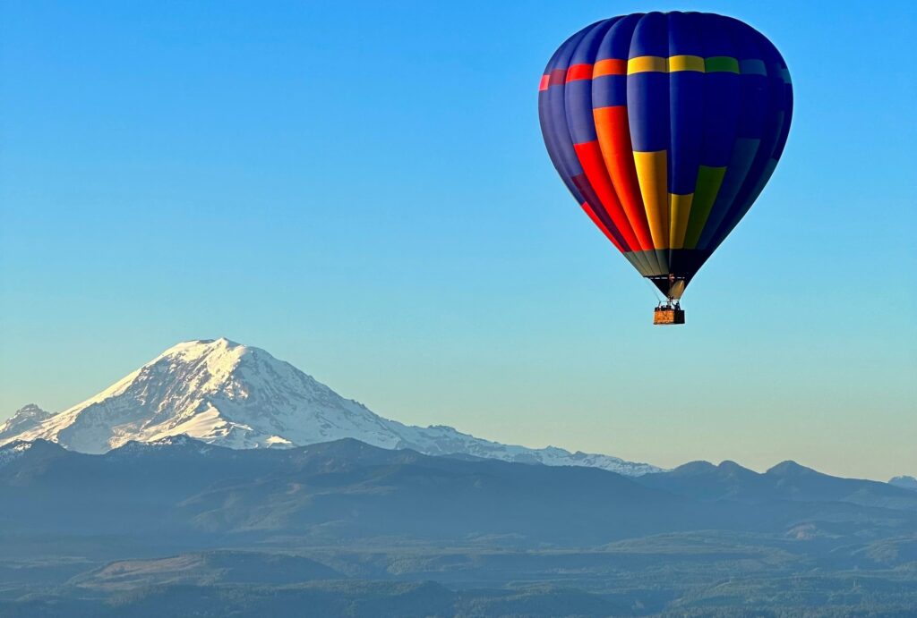 Hot air balloon Mt. Rainier