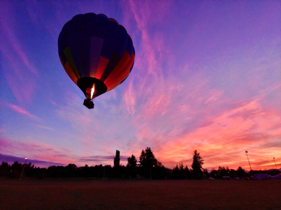 Pre sunrise hot air balloon ride Seattle